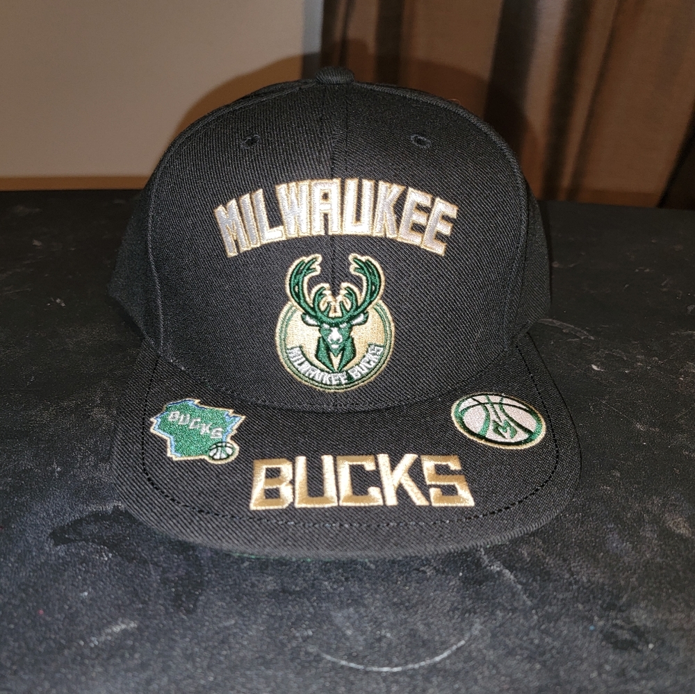 Mitchell & Ness Milwaukee Bucks Men's Adjustable OSFM Hat
